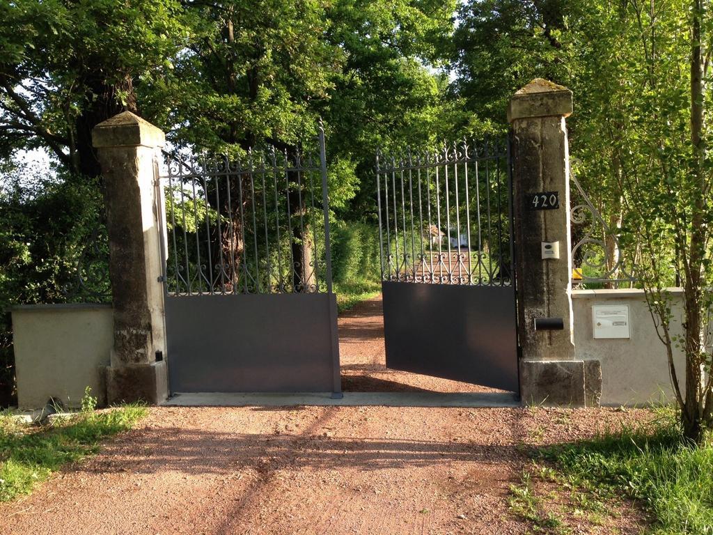 Domaine D'Aromm - Chambres D'Hotes & Gites - Piscine, Etangs & Animaux - Au Calme Ouches Esterno foto