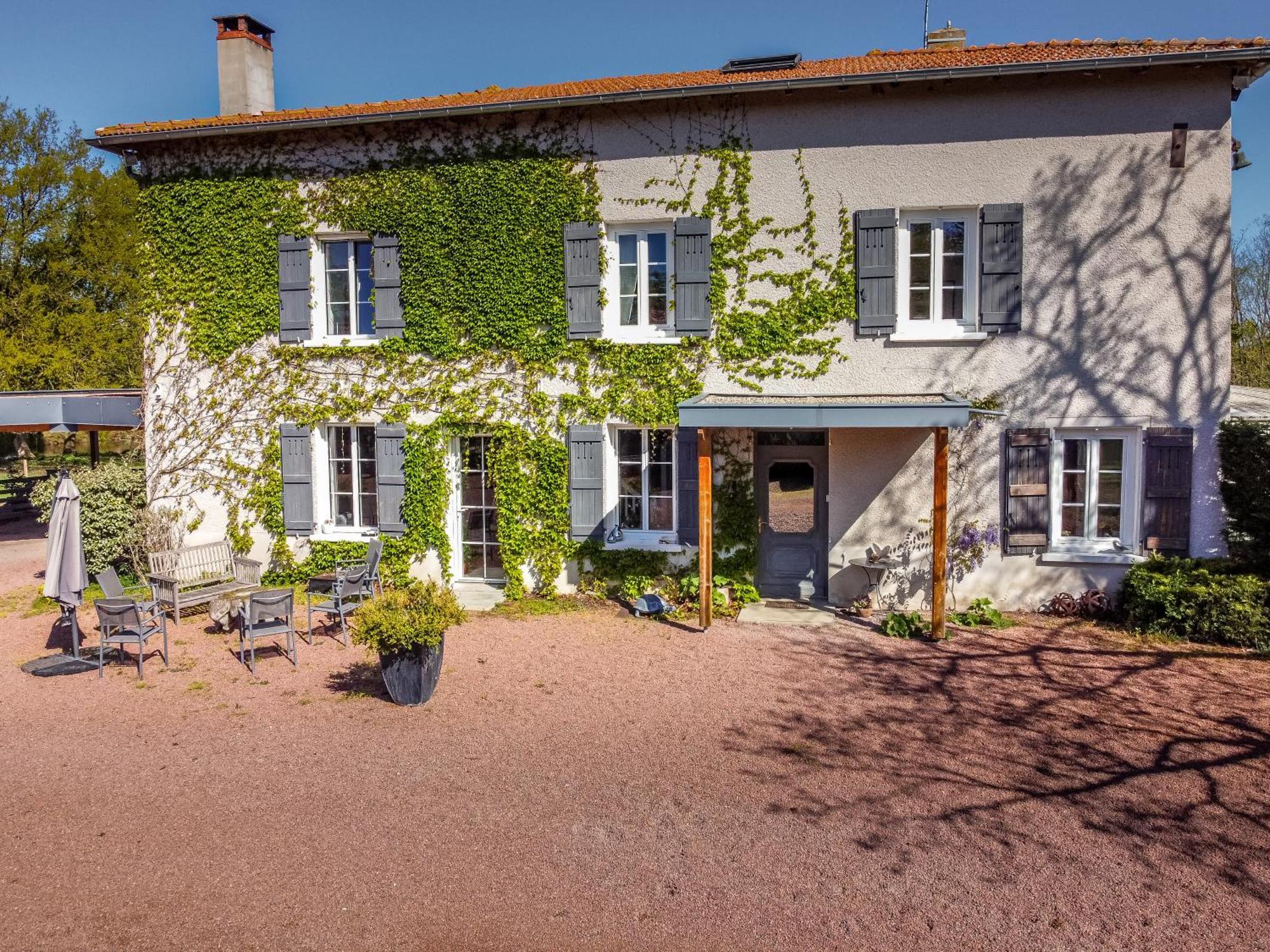 Domaine D'Aromm - Chambres D'Hotes & Gites - Piscine, Etangs & Animaux - Au Calme Ouches Esterno foto
